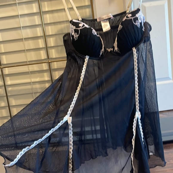 Ladies sheer lightweight ruffle sleepwear - Picture 7 of 7